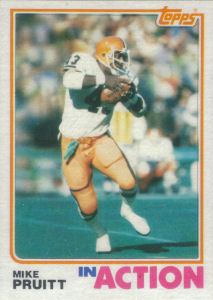 Mike Pruitt In Action 1982 Topps #71 football card