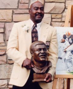 Leroy Kelly holding his Hall of Fame bust